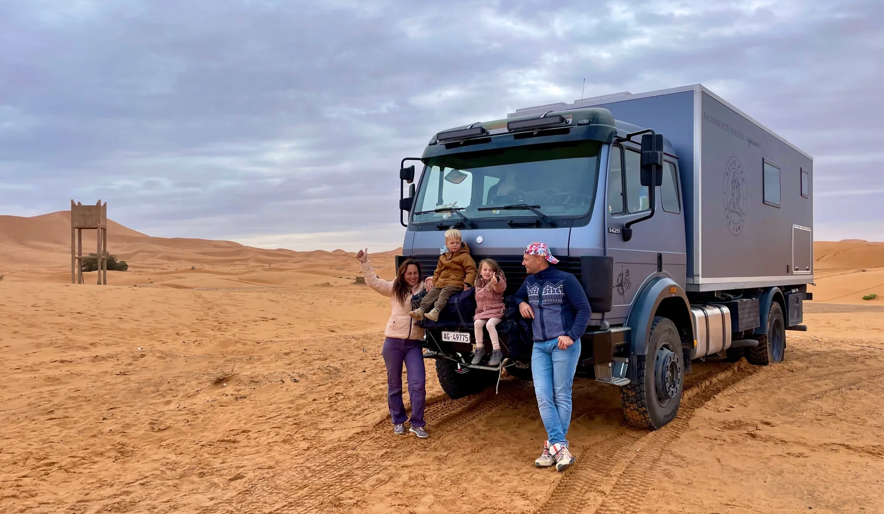 Ellie und unsere Familie in der afrikanischen Wüste